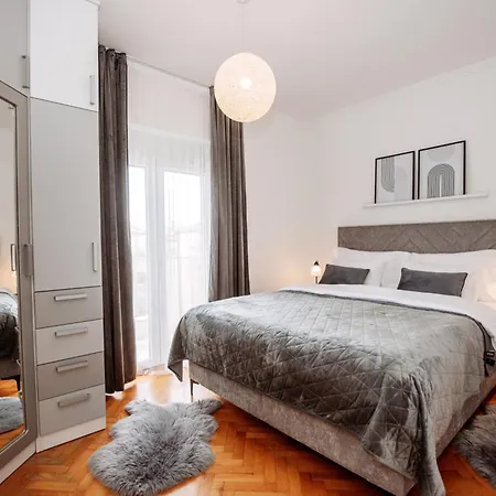 Apartman Lumary *