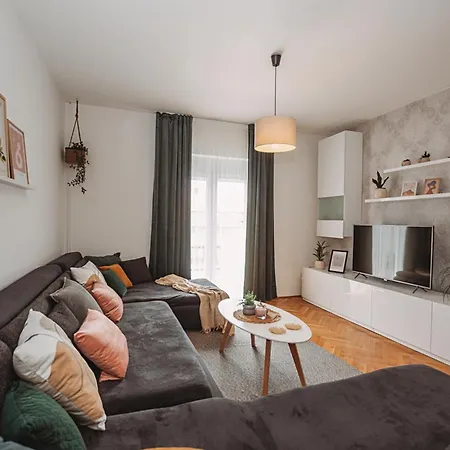 Lumary Apartman Zára
