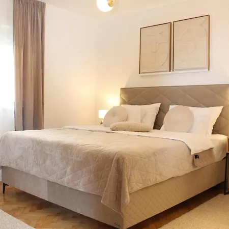 Apartman Lumary *