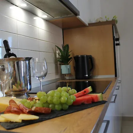 Apartman Lumary *