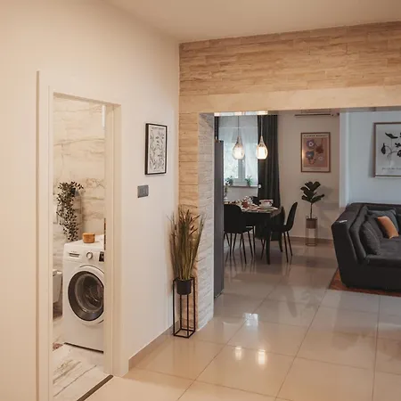 Lumary Apartman *