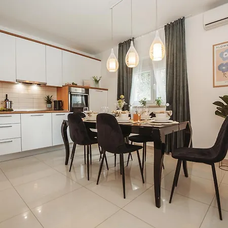 Lumary Apartman Zára